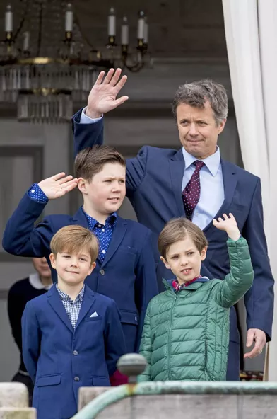 Les princes Frederik, Christian, Vincent et Henrik de Danemark à Marselisborg, le 15 avril 2017