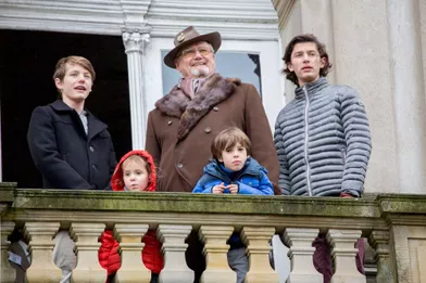 Le prince Henrik de Danemark avec ses petits-enfants la princesse Athena et les princes Nikolai, Felix et Henrik à Dyrehaven, le 6 novembre 2016