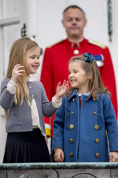 Les princesses Josephine et Athena de Danemark à Marselisborg, le 15 avril 2017