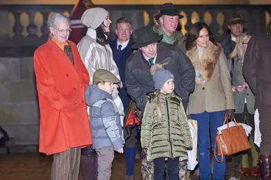 La reine Margrethe II de Danemark, la princesse Mary et le prince Frederik et leurs jumeaux avec le prince Gustav de Sayn-Wittgenstein-Berleburg et Carina Axelsson à Fredensborg, le 22 novembre 2016