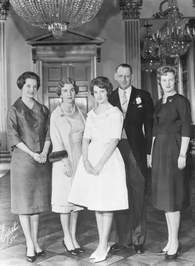 La princesse Anne-Marie de Danemark avec ses parents et ses deux soeurs aînées, le 29 mars 1961
