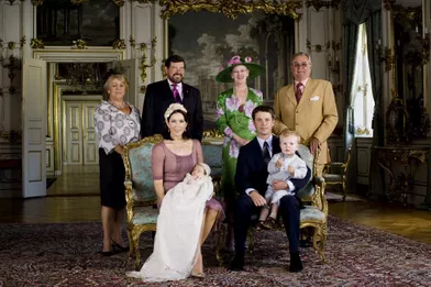 La princesse Isabella de Danemark, avec ses parents, son grand frère et ses grands-parents, le 1er juillet 2007