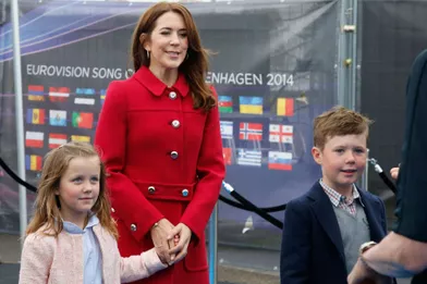 La princesse Isabella de Danemark avec sa mère et son grand frère, le 8 mai 2014