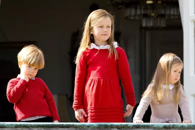 La princesse Isabella de Danemark avec les jumeaux le prince Vincent et la princesse Josephine, le 16 avril 2014