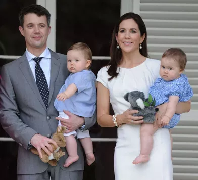 Le prince Vincent et a princesse Josephine de Danemark avec leurs parents en Australie, le 20 novembre 2011