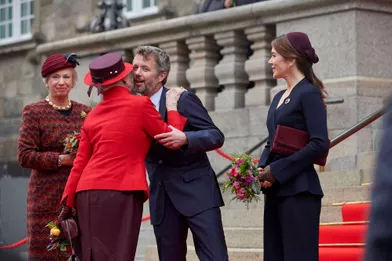 La reine Margrethe II de Danemark avecla princesse Benedikte, le prince Frederik et la princesse Mary à Copenhague le 6 octobre 2021