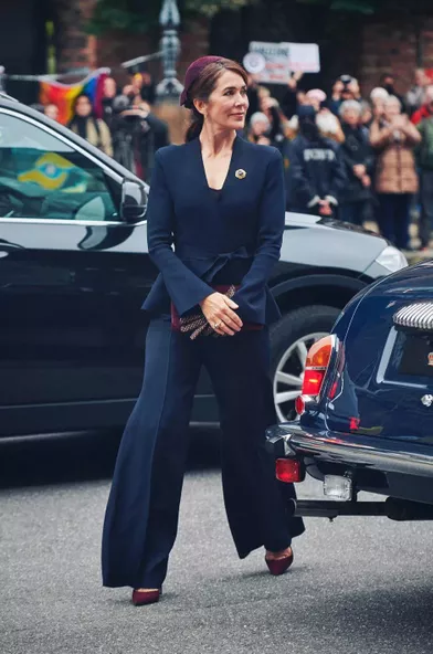 La princesse Mary de Danemark à son arrivée pour l'ouverture du Parlementà Copenhague, le 6 octobre 2021