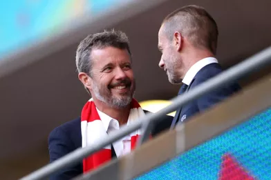 Le prince Frederik de Danemark avec le président de l'UEFA Aleksander Ceferindans le stade de Wembley à Londres, le 7 juillet 2021