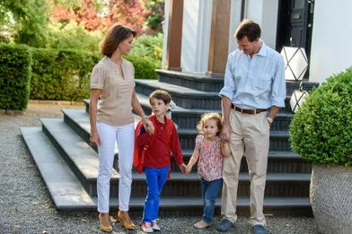 Le prince Henrik de Danemark avec ses parents et sa soeur, le 14 août 2015