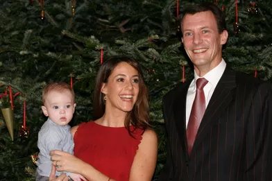 Le prince Henrik de Danemark avec ses parents, le 24 novembre 2009