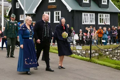 La reine Margrethe II de Danemark sur l'île deSvínoy dans les îles Féroé, le 17 juillet 2021