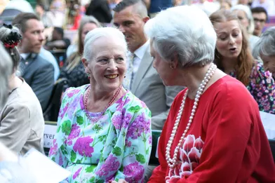 La reine Margrethe II de Danemarket la princesse Benedikte auPantomimeteatretà Tivoli à Copenhague, le 19 juin 2021