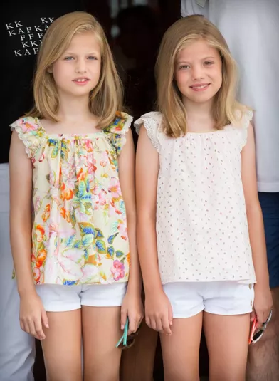 La princesse Leonor d'Espagne avec sa soeur la princesse Sofia, le 8 août 2015