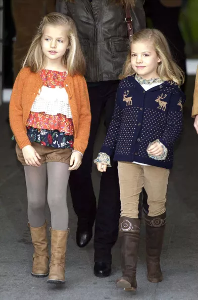 La princesse Leonor d'Espagne avec sa soeur la princesse Sofia, le 25 novembre 2012