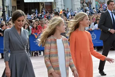 Les princesses Leonor et Sofia d'Espagne avec la reine Letizia à Oviedo, le 17 octobre 2019