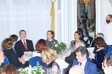 La reine Letizia et le roi Felipe VI d'Espagne à l’hôtel Mandarin Oriental Ritz àMadrid, le 26 octobre 2021