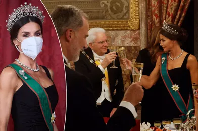 La reine Letizia d'Espagne coiffée du diadème &quot;russe&quot; au banquet d'Etat donné pour le président italien au Palais royal à Madrid, le 16 novembre 2021