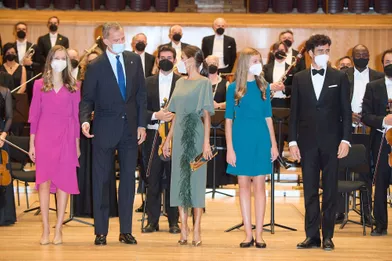 Le roi Felipe VI et la reine Letizia d'Espagne avec leurs filles les princesses Leonor et Sofia à Oviedo, le 21 octobre 2021