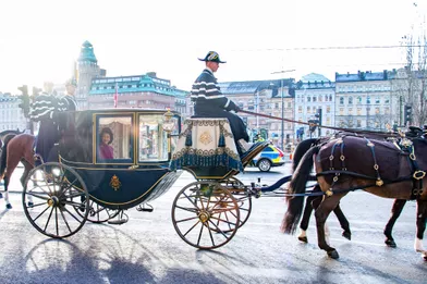 La reine Silvia de Suède partage son carrosse avec la reineLetizia d'Espagneà Stockholm, le 24 novembre 2021