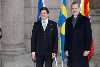 Le roi Felipe VI d'Espagne avec le président du Parlement de Suèdeà Stockholm, le 24 novembre 2021