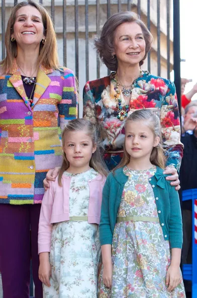 Les princesses Sofia et Leonor d'Espagne avec leur grand-mère la reine Sofia, le 31 mars 2013