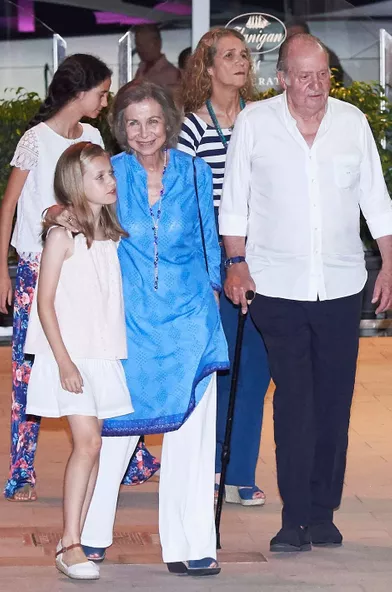 La princesse Leonor avec sa grand-mère l'ex-reine Sofia, le 31 juillet 2016