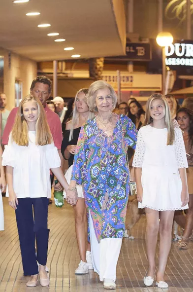 Les princesses Leonor et Sofia d'Espagne avec leur grand-mère l'ex-reine Sofia, le 2 août 2019