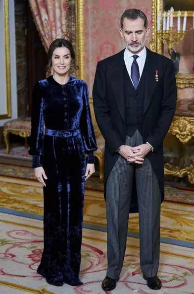 La reine Letizia d'Espagne dans une robe de Felipe Varela, le 5 février 2020