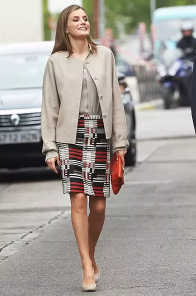 La reine Letizia d'Espagne dans son look aux couleurs automnales à Madrid, le 18 octobre 2016