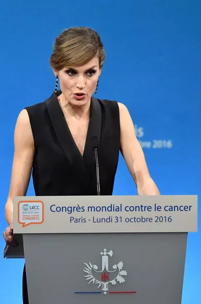 La reine Letizia d'Espagne au Palais des congrès à Paris, le 31 octobre 2016