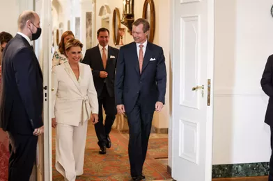 La grande-duchesse Maria Teresa et le grand-duc Henri de Luxembourg suivis de la princesse Stéphanie et du prince Guillaume à Luxembourg, le 10 septembre 2021