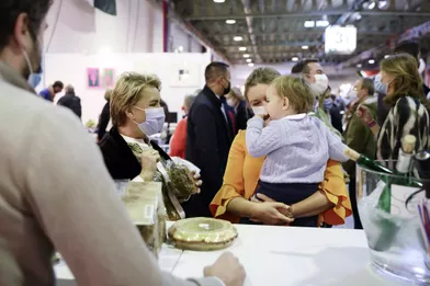 Le prince Charles de Luxembourg avec sa mère la princesse Stéphanie et sa grand-mère la grande-duchesse Maria Teresa à Luxembourg, le 27 novembre 2021