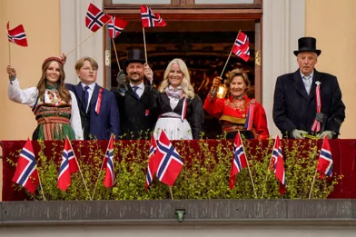 La famille royale de Norvège au balcon du Palais royal à Oslo, le 17 mai 2021