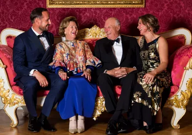 La princesse Märtha Louise de Norvège avec son frère le prince héritier Haakon et leurs parents, le roi Harald V et la reine Sonja pour leurs noces d'or, le 29 août 2018