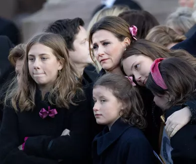 La princesse Märtha Louise de Norvège avec ses trois filles et sa nièce et filleule la princesse Ingrid Alexandra lors des obsèques de son ex-mari Ari Behn, le 3 janvier 2020