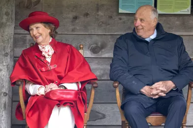 La reine Sonja et le roi Harald V de Norvège àHyllestad, le 16 juin 2021