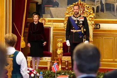 La reine Sonja et le prince héritier Haakon de Norvège lors de l'ouverture du Storting à Oslo, le 2 octobre 2020 