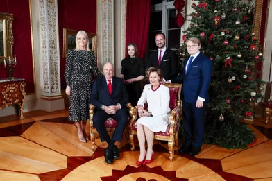 Le prince Sverre Magnus de Norvège avec ses parents, ses grands-parents et sa soeur, le 16 décembre 2019