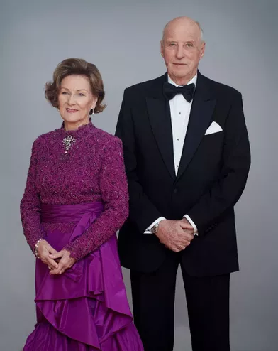 La reine Sonja et le roi Harald V de Norvège, portrait officiel pour les 30 ans de leur sacre, dévoilé le 23 juin 2021