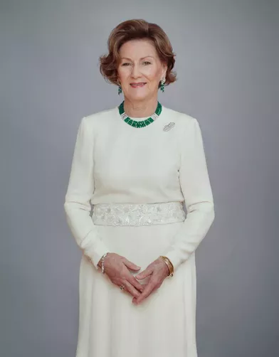 La reine Sonja de Norvège, portrait officiel pour les 30 ans de son sacre, dévoilé le 23 juin 2021