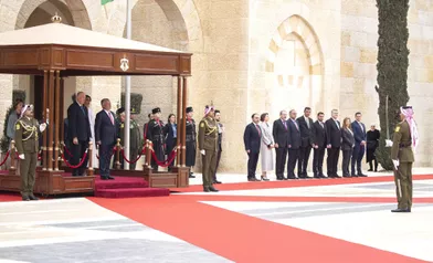 La reine Sonja et le roi Harald V de Norvège avec la reine Rania, le roi Abdallah II et le prince Hussein de Jordanie à Amman, le 2 mars 2020