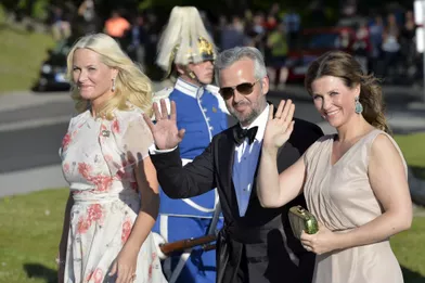 La princesse Märtha Louise de Norvège avec son mari Ari Bhen et sa belle-soeur la princesse Mette-Marit, le 12 juin 2015