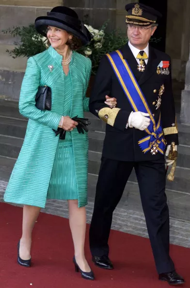 La reine Silvia et le roi Carl XVI Gustaf de Suède au mariage du prince Willem-Alexander des Pays-Bas etde Maxima Zorreguieta à Amsterdam, le 2 février 2002