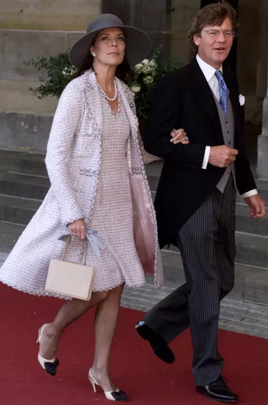 La princesse Caroline de Monaco et son mari le prince Ernst August de Hanovre au mariage du prince Willem-Alexander des Pays-Bas etde Maxima Zorreguieta à Amsterdam, le 2 février 2002
