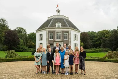 L'ex-reine Beatrix des Pays-Bas avec sa famille à l'automne 2017. Photo diffusée pour ses 80 ans, le 31 janvier 2018