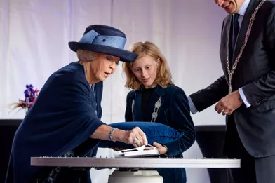 L'ex-reine Beatrix des Pays-Bas inaugure le pont Prince Claus àDordrecht, le 26 octobre 2021