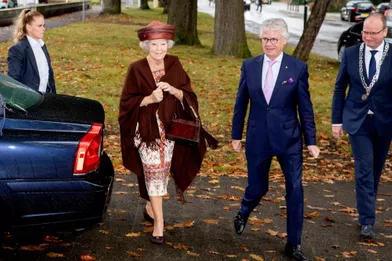 L'ex-reine Beatrix des Pays-Bas à son arrivée à Apeldoorn, le 12 octobre 2021