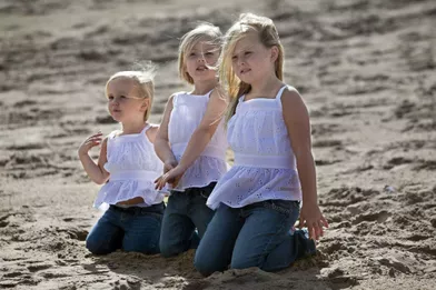 La princesse Catharina-Amalia des Pays-Bas avec ses deux petites sœurs, le 20 juillet 2009