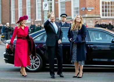 La princesse héritière Catharina-Amalia des Pays-Bas avec ses parents le roi Willem-Alexander et la reine Maxima à La Haye, le 8 décembre 2021
