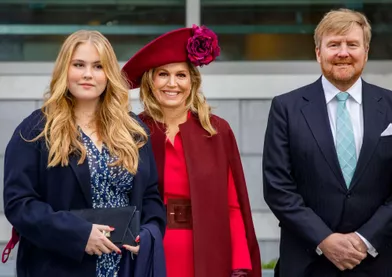 La princesse héritière Catharina-Amalia des Pays-Bas avec ses parents le roi Willem-Alexander et la reine Maxima, à La Haye le 8 décembre 2021